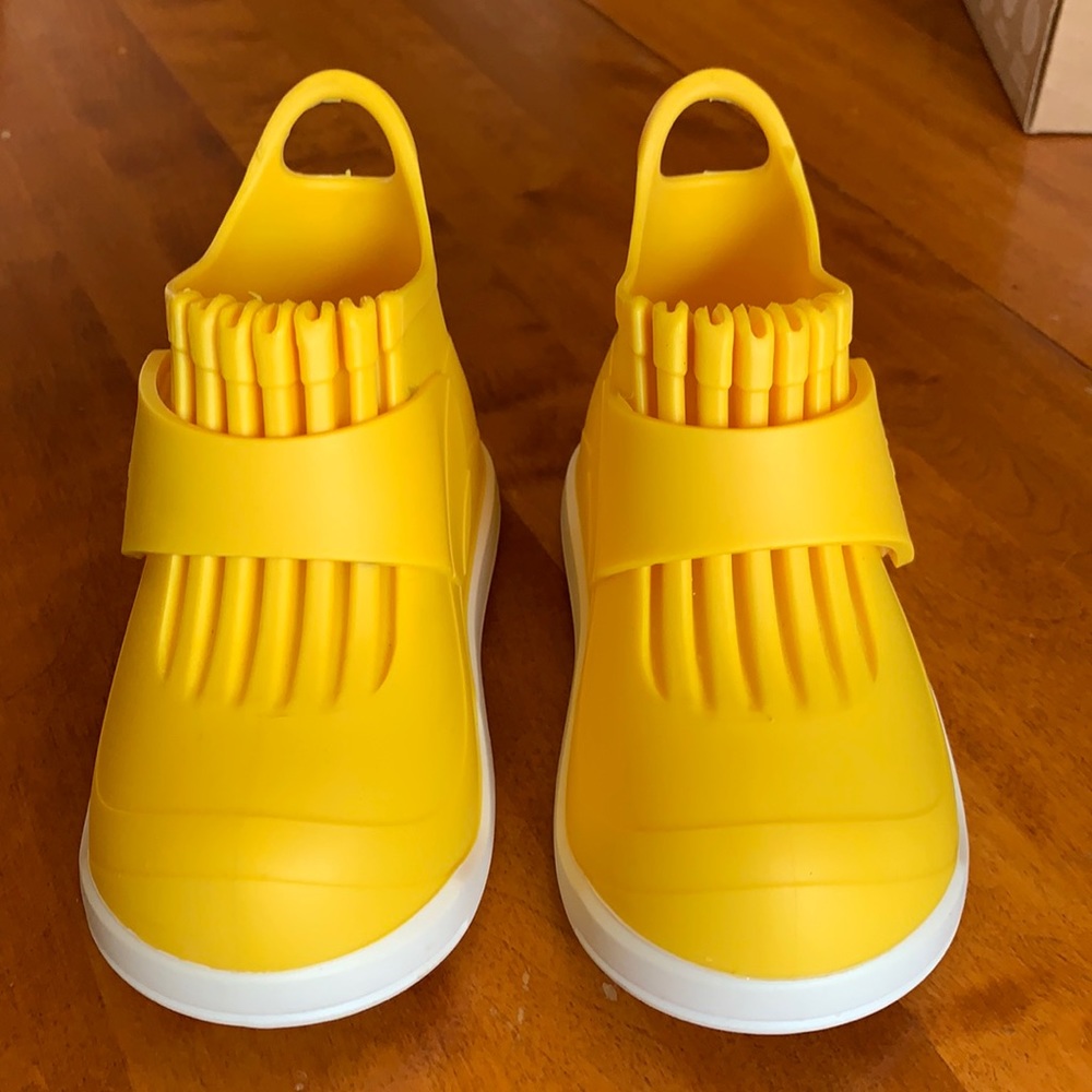 New without tags. Butler Yellow Sunshine Rockhoppers size 8 toddler